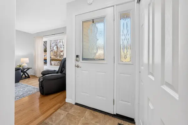 28 Golden Orchard DR, Hamilton, ON L9H 4Z8