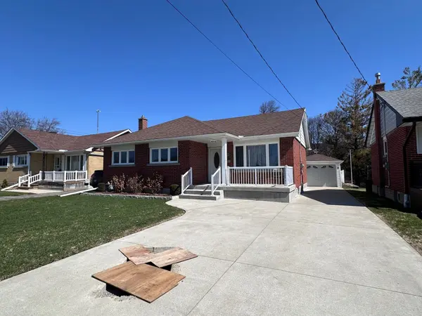 390 Dumfries AVE, Waterloo, ON N2H 2G1