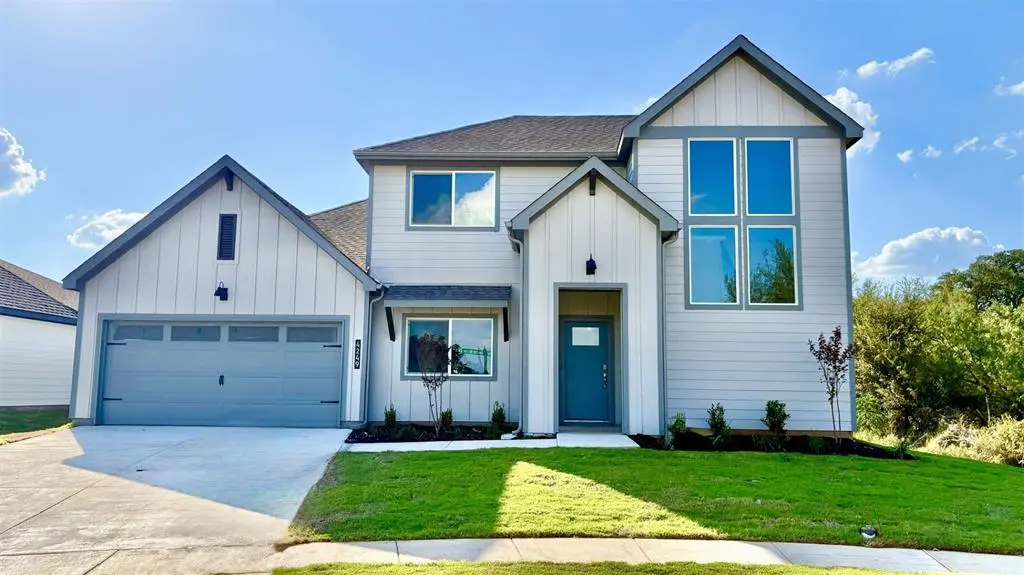 231 SANDSTONE Circle, Granbury, TX 76048