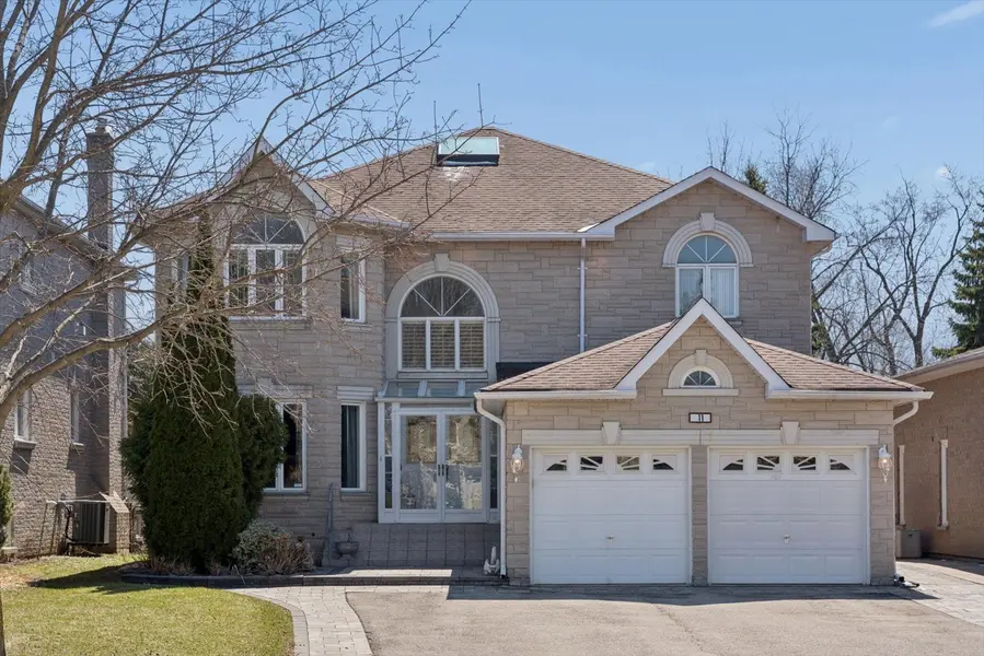 11 Sorrento DR, Richmond Hill, ON L4C 0J8