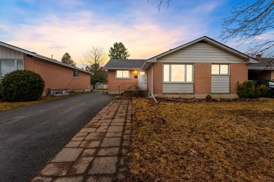 35 Holland CRES, Kingston, ON K7M 2V7