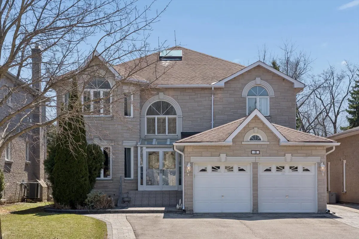 11 Sorrento DR, Richmond Hill, ON L4C 0J8