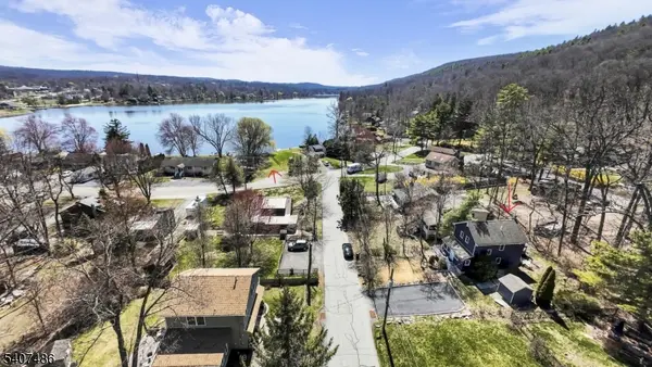 7 Shadowy Ln, West Milford Twp., NJ 07480