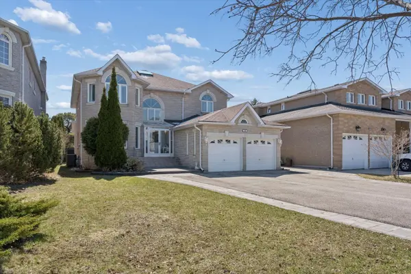 11 Sorrento DR, Richmond Hill, ON L4C 0J8