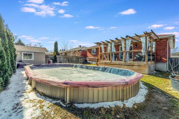 299 Harvie RD, Barrie, ON L4N 8J5