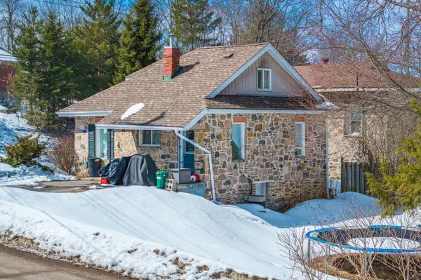 60 West RD W, Huntsville, ON P1H 1L8