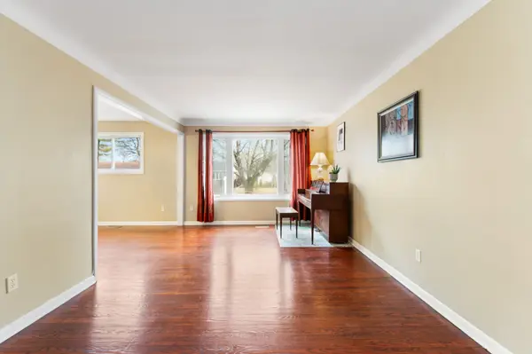 35 Holland CRES, Kingston, ON K7M 2V7