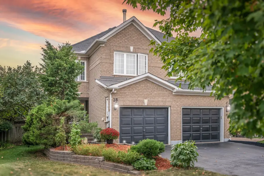 28 Foxtail RDG, Newmarket, ON L3X 1Z6