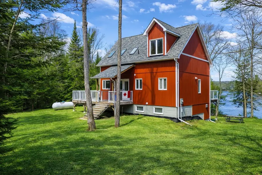 1038 Stonehenge LN, Highlands East, ON K0L 1M0