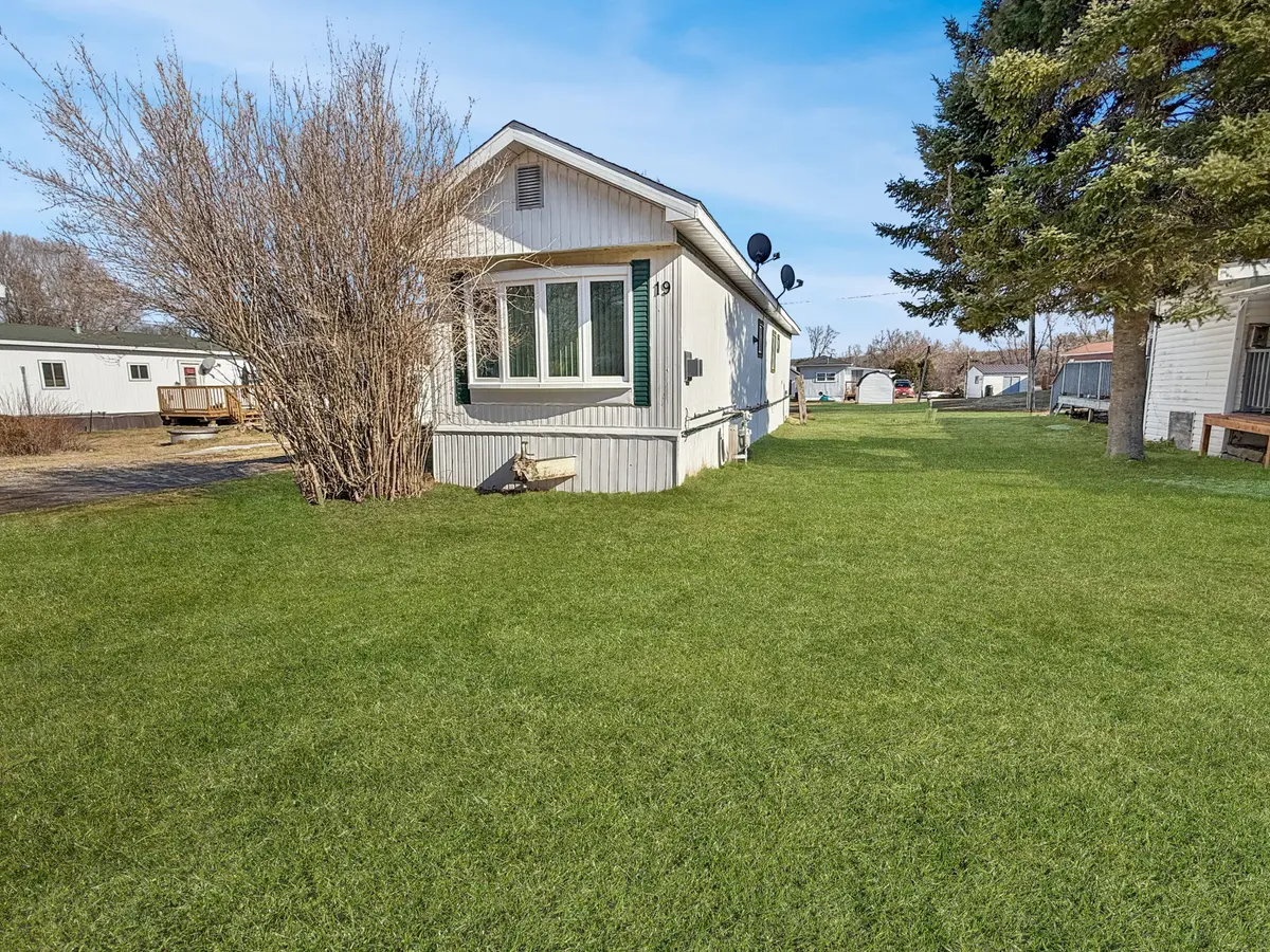 19 MELISSA LN, Horton, ON K7V 3Z4