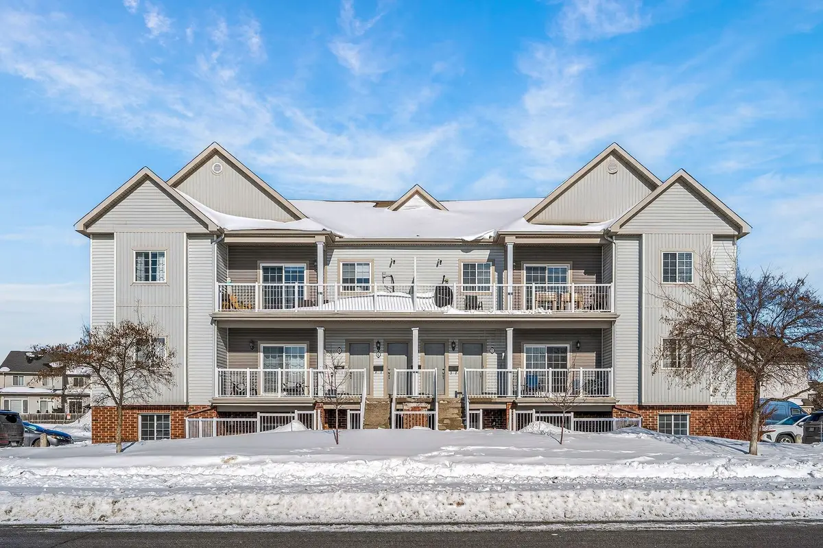 104 ARTESA Private #F, Kanata, ON K2S 0J8