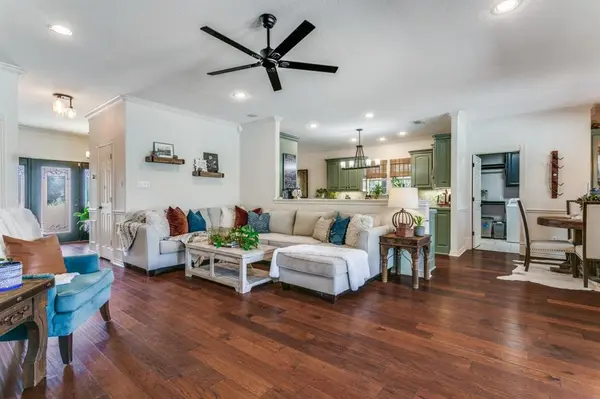 5849 River Meadows Place, Fort Worth, TX 76112