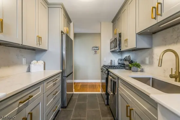 605 Grove St #15, Clifton City, NJ 07013