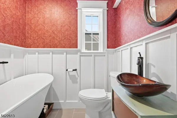 1074 Colfax Ave, Pompton Lakes Boro, NJ 07442