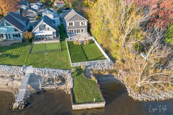 447 Lake Shore BLVD, Norton Shores City, MI 49444