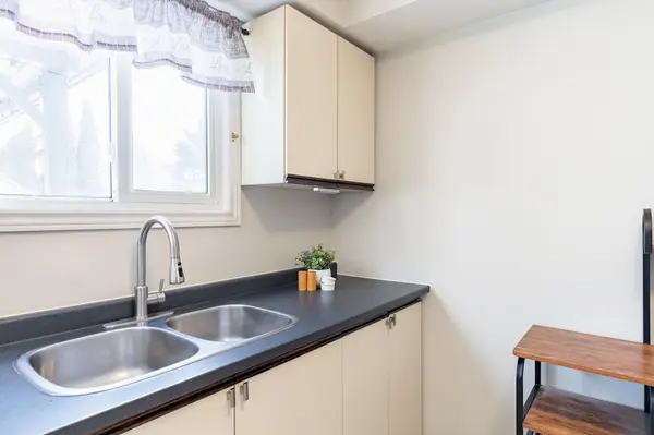 1387 Ritson RD S, Oshawa, ON L1J 7M3