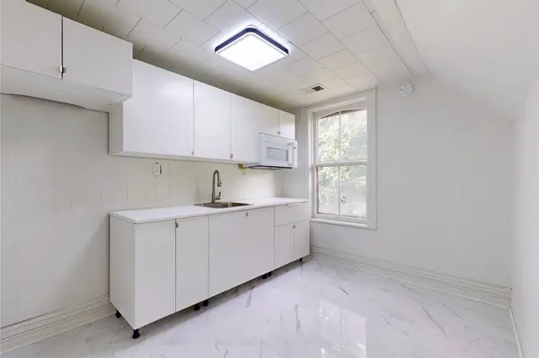 754 The Queensway N/A S #Upper, Georgina, ON L4P 4C9