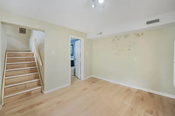 66 Vents Beach RD #Lower, Tay, ON L0K 2A0