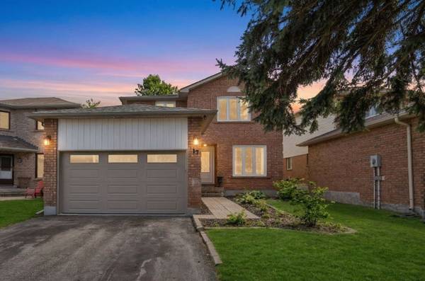 17 Cuthbert ST,  Barrie,  ON L4N 6X7