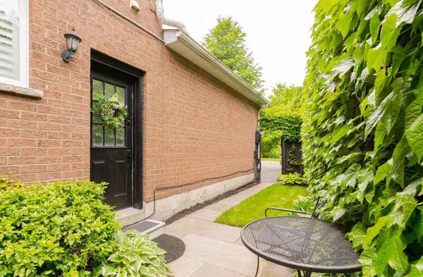 1100 Feeley CT, Mississauga, ON L5J 4S5