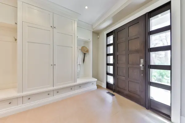 80 Oakes DR, Mississauga, ON L5G 3M1