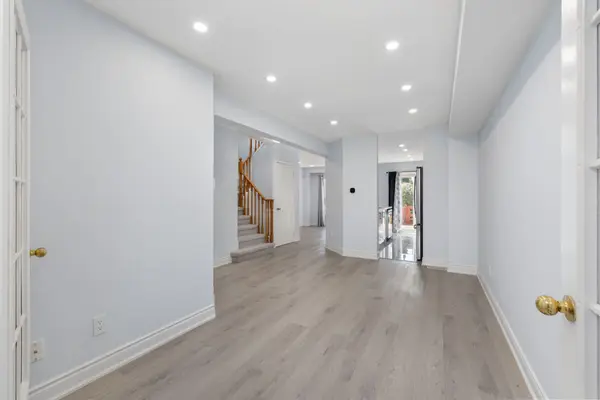 2350 GRAND RAVINE DR #100, Oakville, ON L6H 6E2