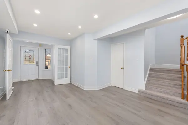 2350 GRAND RAVINE DR #100, Oakville, ON L6H 6E2