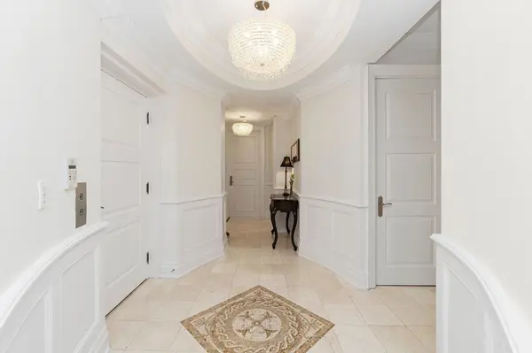 2095 Lake Shore BLVD W #416, Toronto W06, ON M8V 4G4