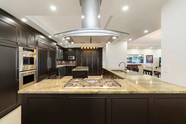 2095 Lake Shore BLVD W #416, Toronto W06, ON M8V 4G4