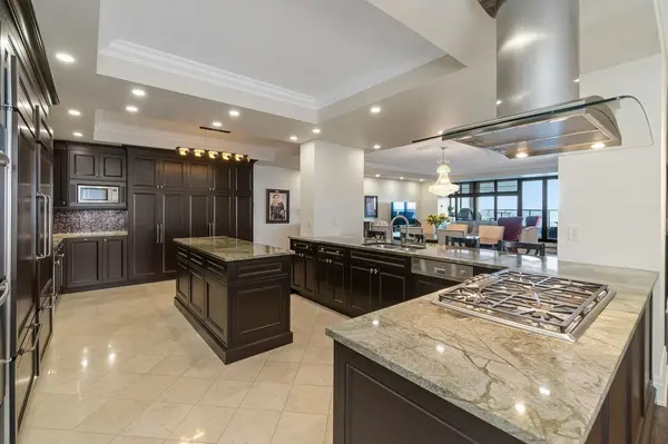 2095 Lake Shore BLVD W #416, Toronto W06, ON M8V 4G4