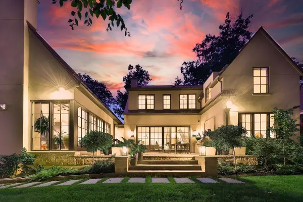 238 Mineola RD W, Mississauga, ON L5G 2X4