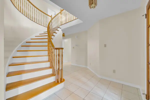 1396 Larose AVE, Carlington - Central Park, ON K1Z 7X7