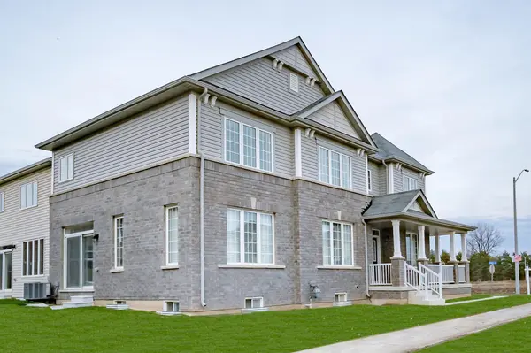 21 Legacy LN, Thorold, ON L3B 0G7