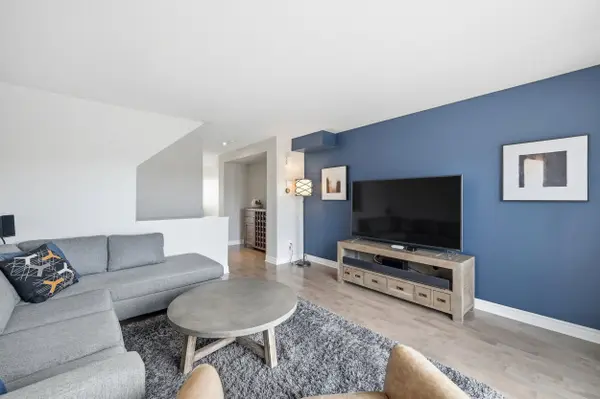 528 Silvertip LN, Kanata, ON K2T 0H7