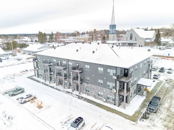 78 b Queen ST #204, Bonnechere Valley, ON K0J 1T0