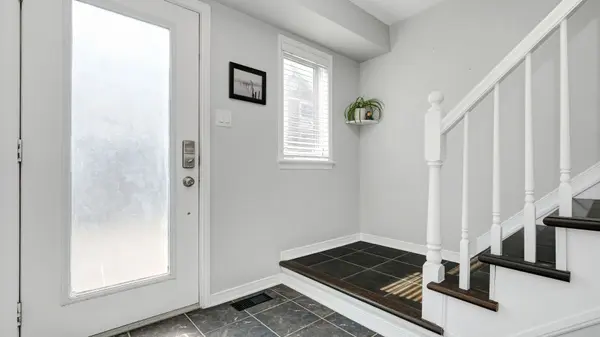 505 Burleigh Private, Cyrville - Carson Grove - Pineview, ON K1J 1J9