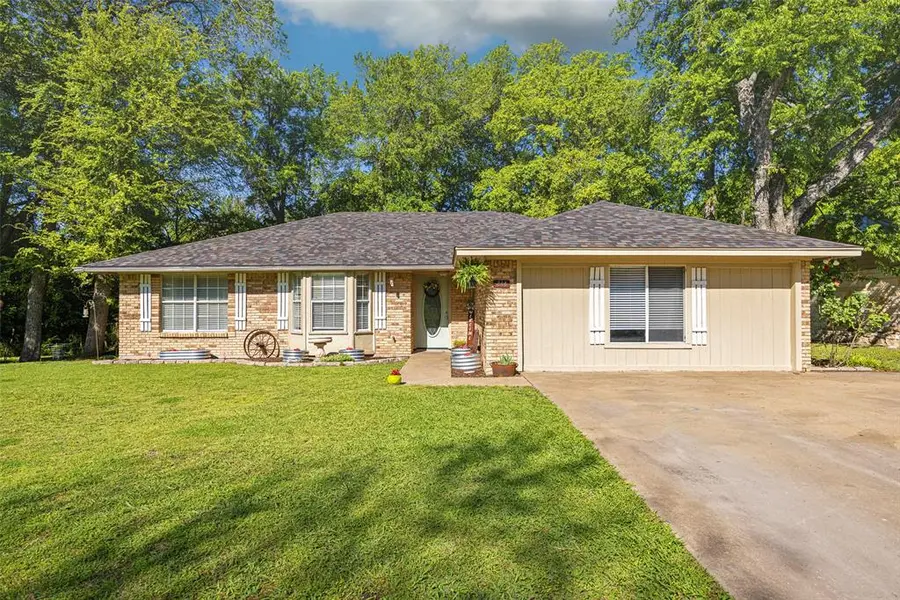 208 Rolling Hills Lane, Farmersville, TX 75442