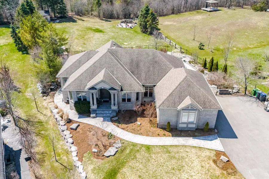 34 Isabella ST, Caledon, ON L7C 1N7