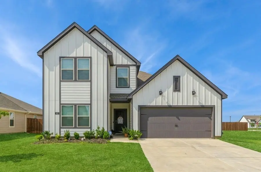 822 Amelia Court, Pilot Point, TX 76258