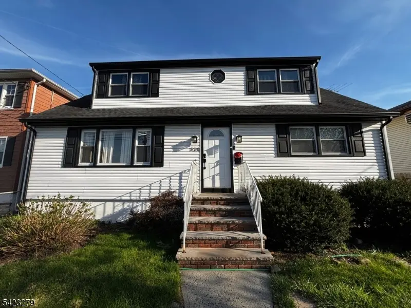 520 Spencer St, Elizabeth City, NJ 07202