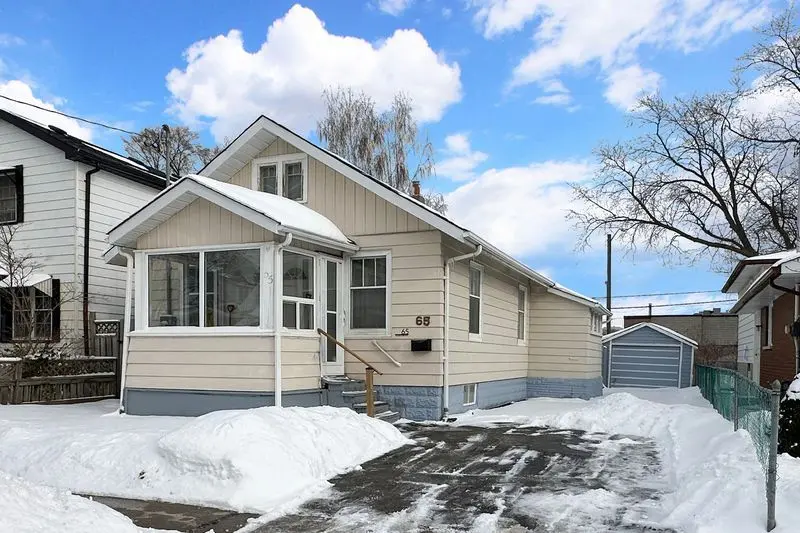 65 Gladstone AVE, Oshawa, ON L1J 4E4