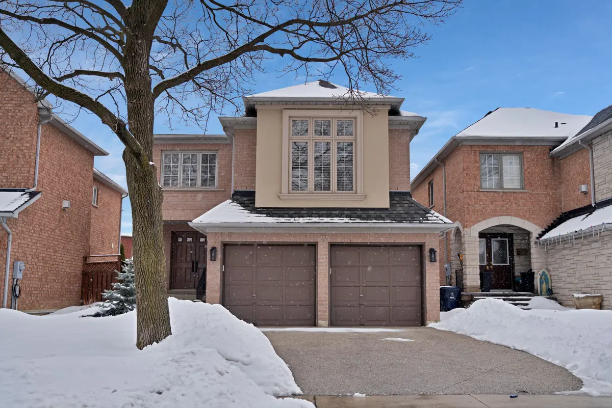 215 Queenslea AVE, Toronto W04, ON M9N 3X5