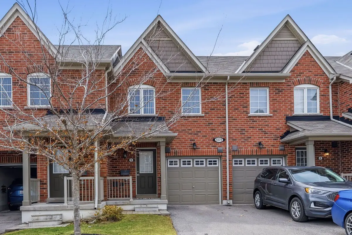 5070 Harvard RD N #5, Mississauga, ON L5M 0X1