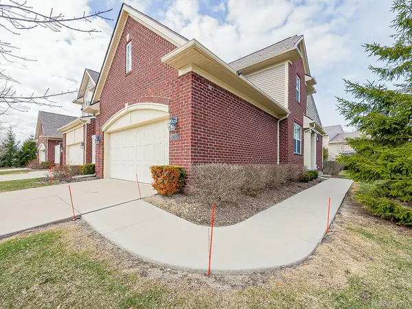 7212 Berry FLD, West Bloomfield Charter Township, MI 48322