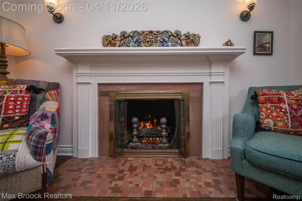 1633 Edgewood DR, Royal Oak, MI 48067