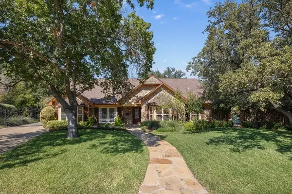 4400 Summercrest Court, Fort Worth, TX 76109