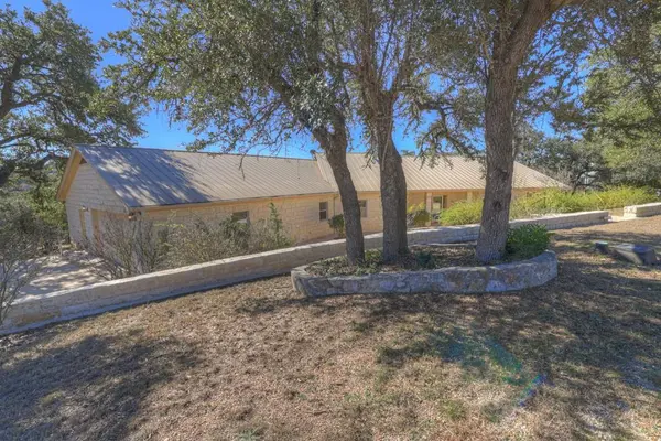 1221 Sundown Trail, Fischer, TX 78623