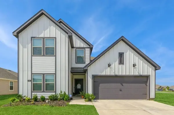 822 Amelia Court, Pilot Point, TX 76258