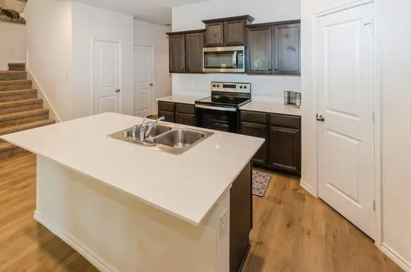 822 Amelia Court, Pilot Point, TX 76258