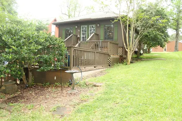 61 Hunters Creek Drive, Huntsville, TX 77340